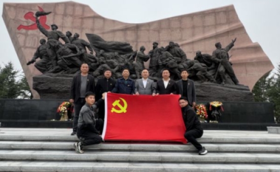 六安市叶集经济开发区非公企业党组织开展“清明祭扫忆英烈　学习条例转作风”主题党日活动